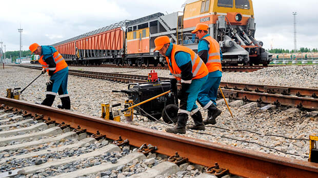 Офшорные металлурги срывают строительство железных дорог