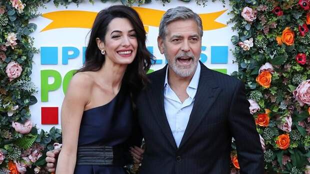 Образ дня: Редкий выход! Амаль Клуни в комбинезоне Stella McCartney