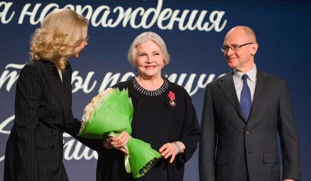 Государственные награды вручили в День артиста деятелям культуры