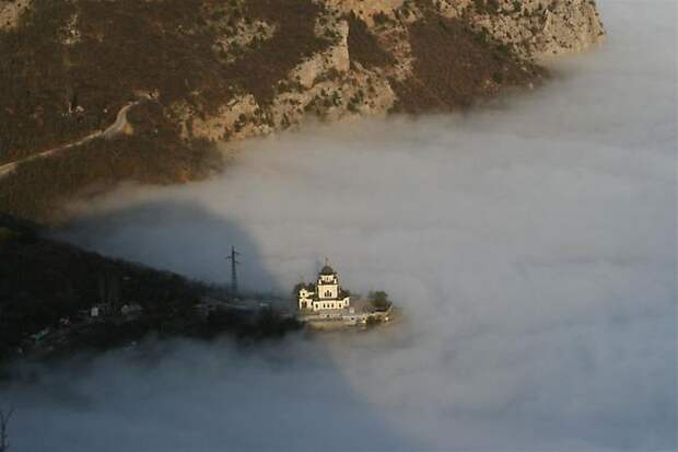 Храм на скале