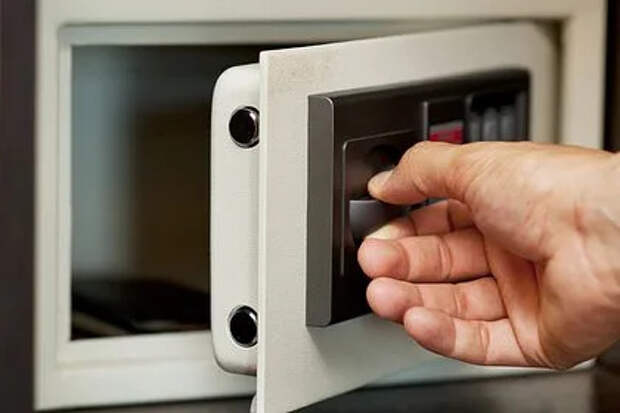 Школьники начитались детективов и вскрыли сейф при помощи мела