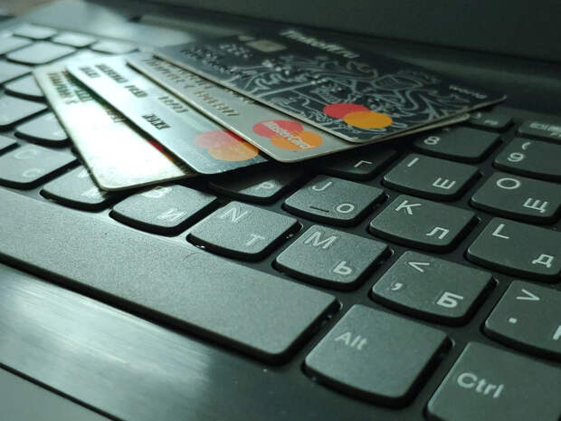 Хотел купить смартфон, заказал кроссовки, а получил запчасть от компьютера