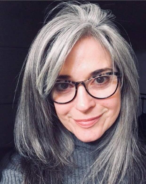 Женщины, которые бросили вызов старению и доказали, что седина может выглядеть стильно