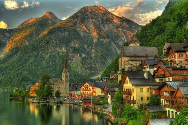 Lake-Village-Hallstatt-Austria