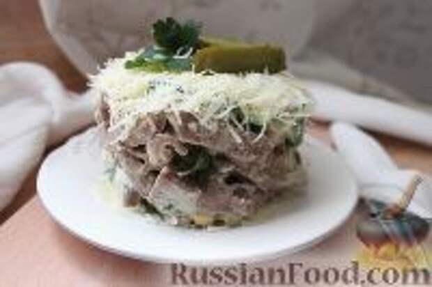 Фото к рецепту: Салат с языком и свежими огурцами