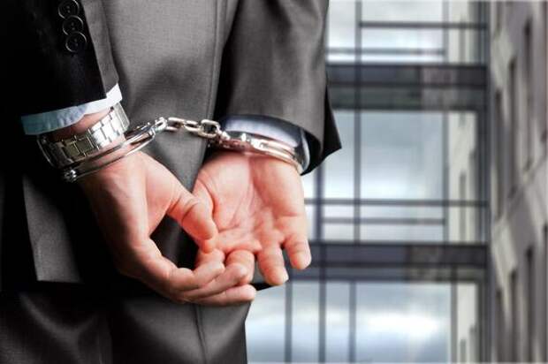 Брал взятки даже со своих...