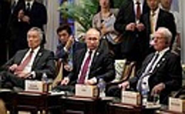 На встрече лидеров экономик АТЭС с главами делегаций стран АСЕАН.