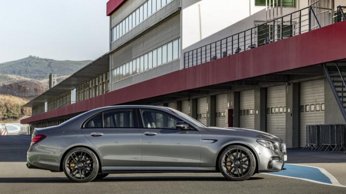 Самый быстрый седан Mercedes-AMG E63s W213 (10 фото)