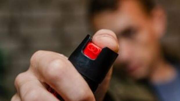 Школьник брызнул в лицо учителю перцовкой