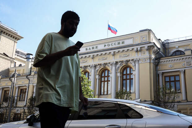 Банк России резко поднял ставку. Как это отразится на жизни россиян