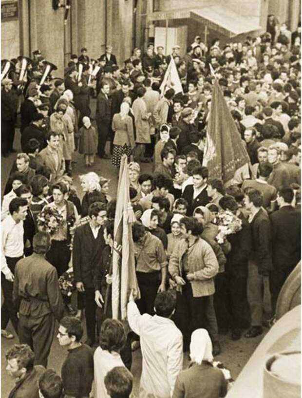 воронежская коммуна платонов. архитектор александр иванович попов-шаман. в 1969 году в воронежской коммуне я. воронежская газета. в 1969 году в воронежской коммуне я.