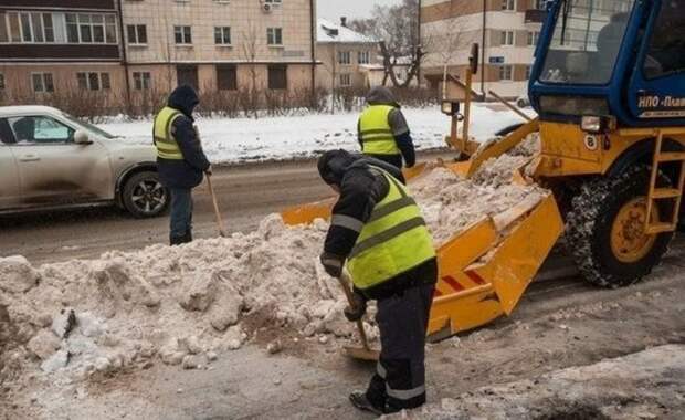 За сутки с улиц Казани вывезли 12,8 тонн снега