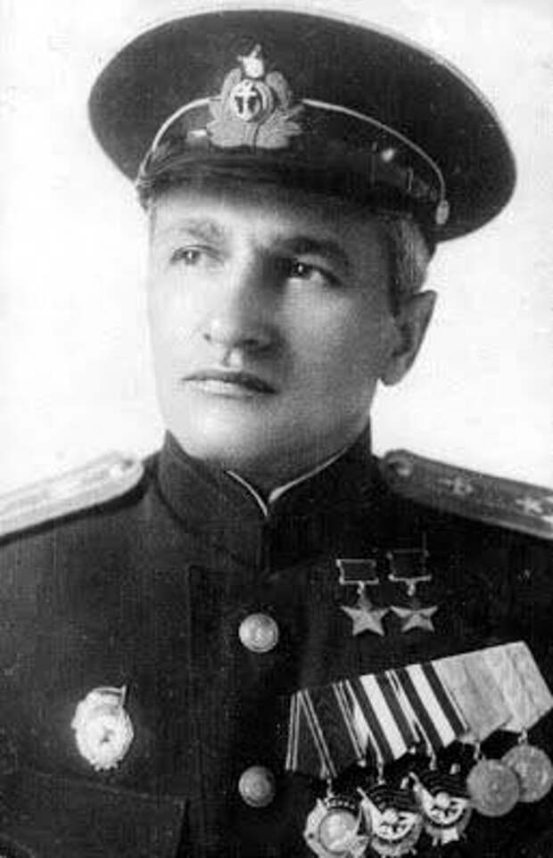 Дважды Герой. Советский лётчик Раков топил немецкие корабли и спасал сослуживцев