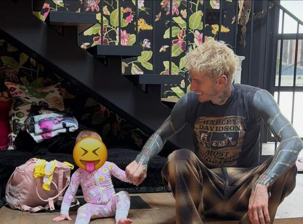 Рэпер Machine Gun Kelly поделился фото подросшей дочери от Меган Фокс