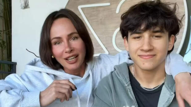 Где граница юмора? Психолог оценил шутку Саши Зверевой о «побеге» сына