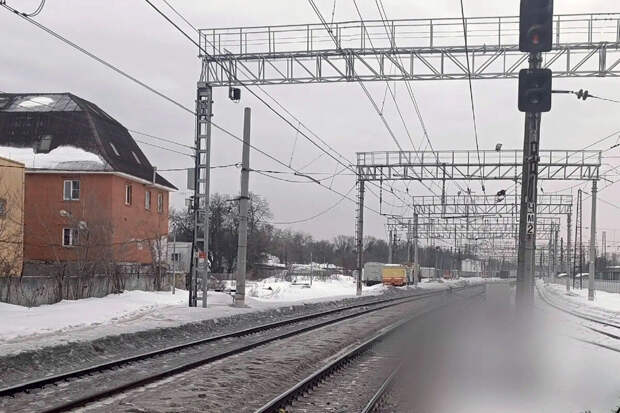 В Подмосковье электричка сбила двоих, они не выжили