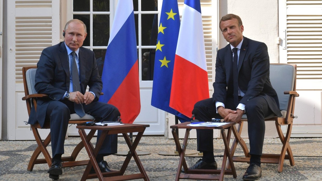 Путин и Макрон не обсуждали конкретные лица из удерживаемых в РФ и на Украине Путин и Макрон не обсуждали конкретные лица из удерживаемых в РФ и на Украине
