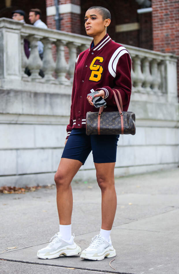 Джордан Александр на съемках «Сплетницы», 2021