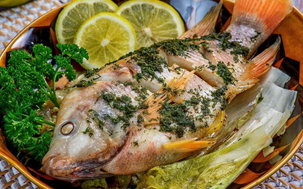 Рыба и лимон - классическое сочетание. /Фото: s1.1zoom.ru