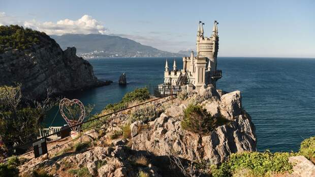 Константинов предложил мэру Хельсинки приехать в Крым и поумнеть