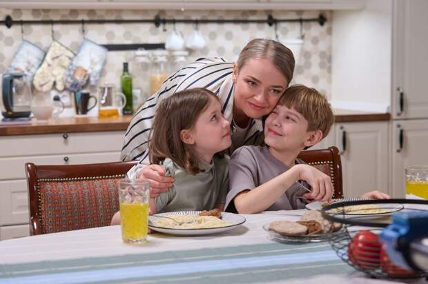 Елена Донина, Андрей Аладьин и Алесь Снопковский сыграли в мелодраме «Любовь по памяти»