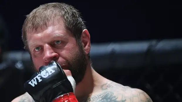 Александр Емельяненко встретился с Исмаиловым в гостинице перед их боем