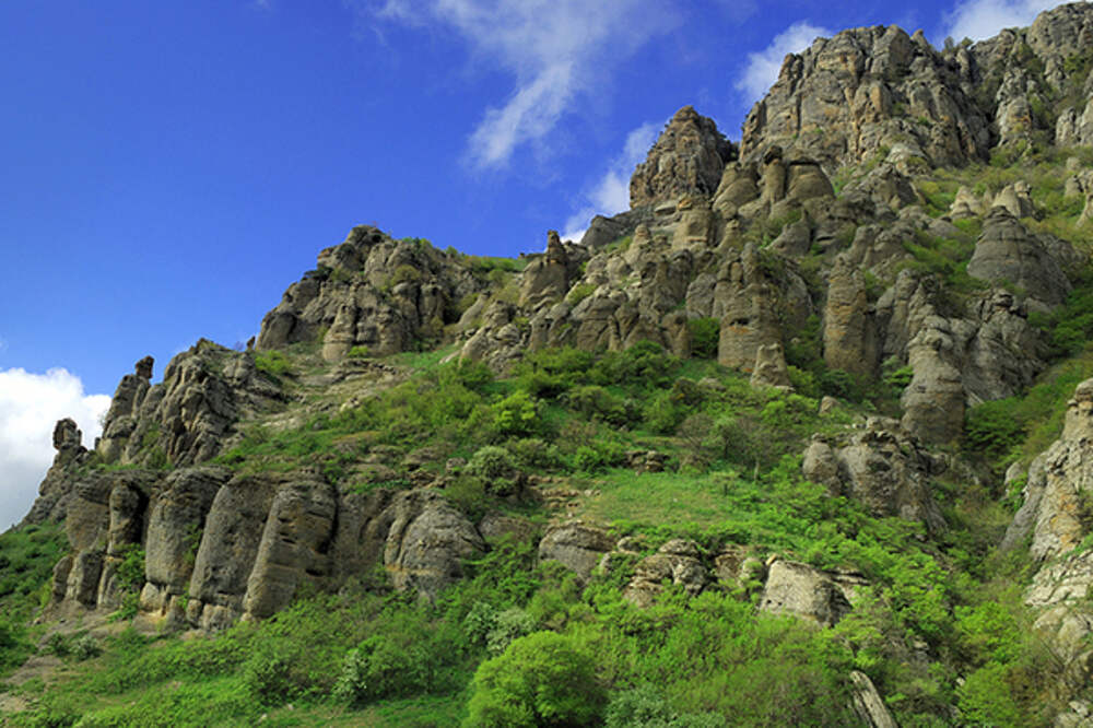 Поющая гора. Парк привидений Алушта. Горная местность Крым. Алушта достопримечательности интересные места. Гора Руан.