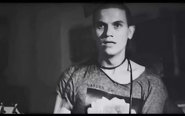 В возрасте 39 лет внезапно скончался солист группы Shortparis Николай Комягин