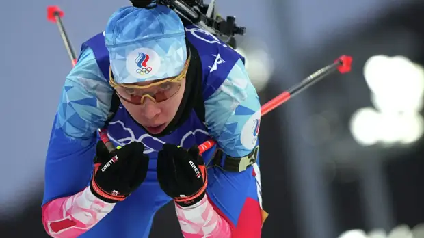 Российские биатлонистки завоевали серебро в эстафете, лыжники — две бронзы в командном спринте: итоги 16 февраля