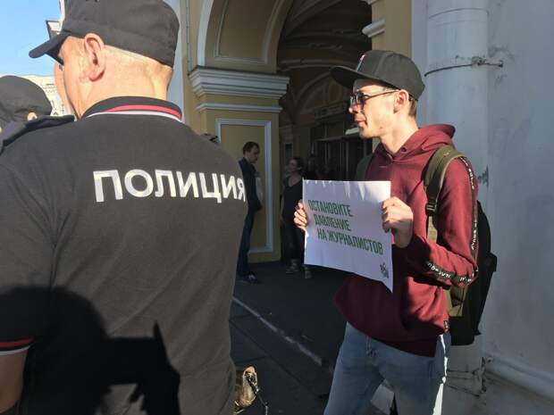 Митинг «Весны» на «Алых парусах» депутат Закса назвал дешевым пиаром и глупостью