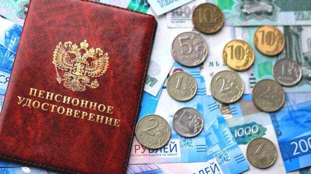 Страховая пенсия по старости: кому назначается и как ее рассчитать