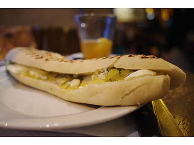 Любительницы завтракать и ужинать в одиночестве больше подвержены риску стенокардии