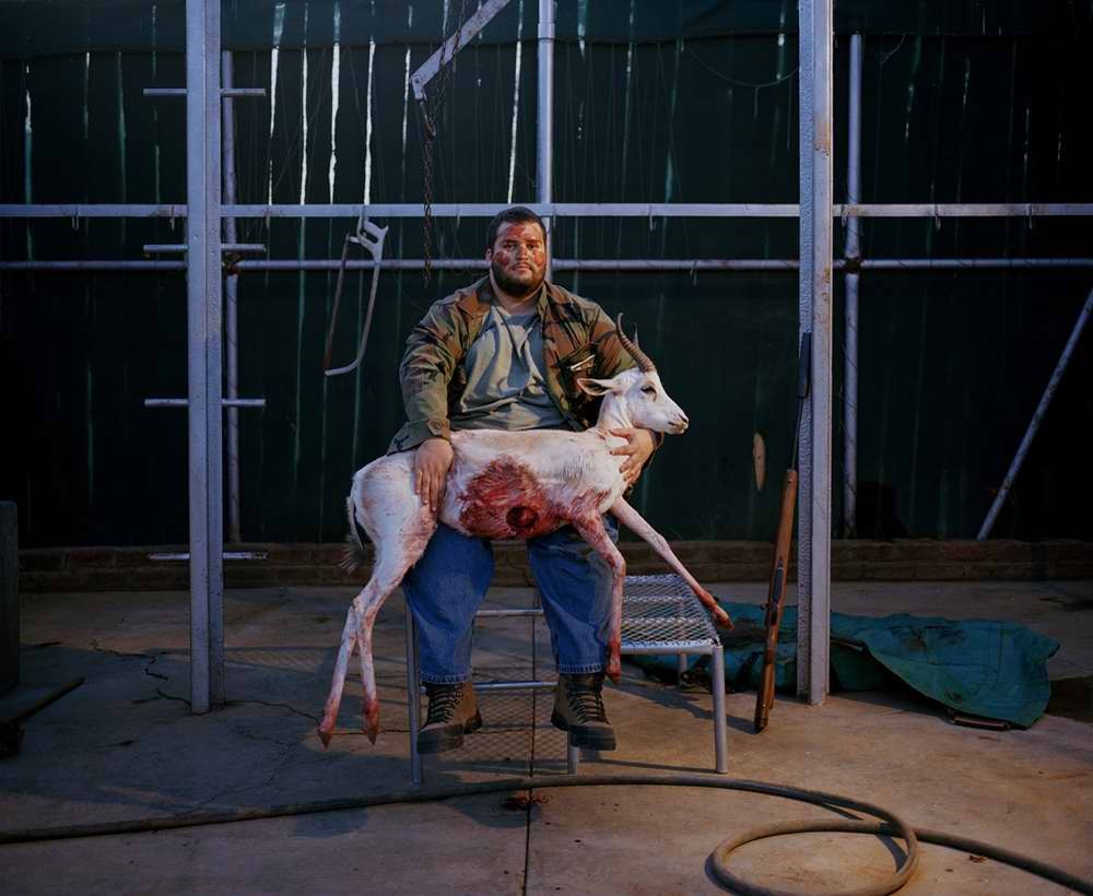 Провокационный фотопроект «Охотники и их добыча»