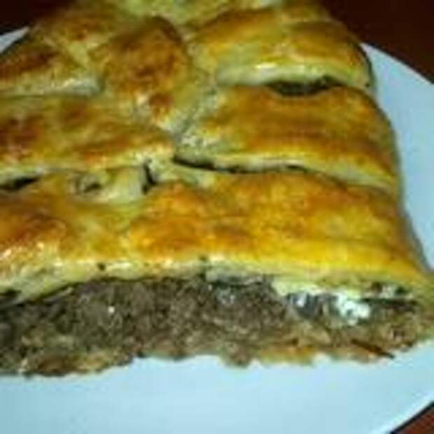 Мясной пирог с грибами.