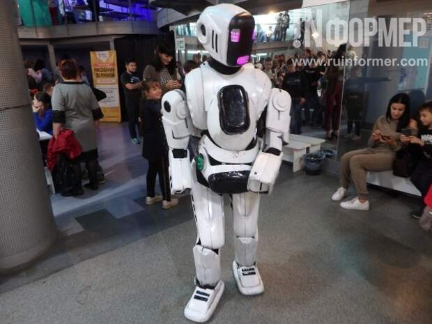 «Робополис» в Севастополе: управляемые силой мысли предметы и 50 роботов со всего мира