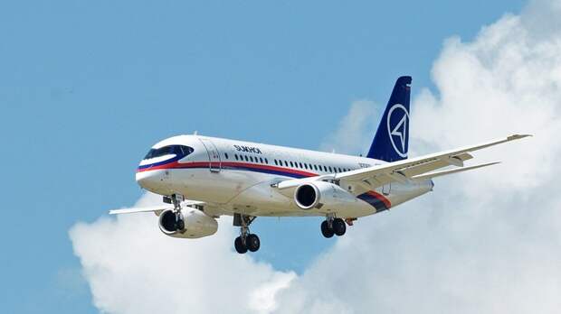 Мантуров оценил ситуацию с отказом ирландской CityJet от SSJ-100