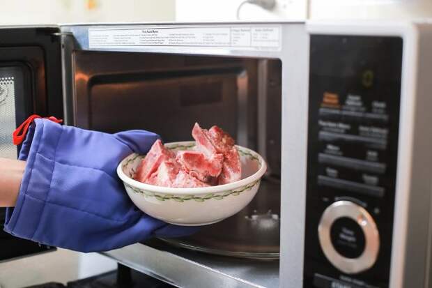 Как быстро разморозить мясо и фарш