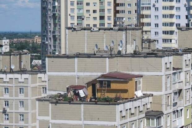 А вы бы жили в доме, расположенном на крыше многоэтажки?