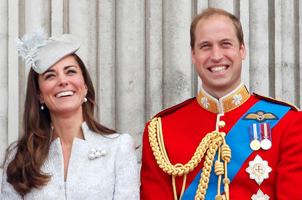 Кейт Миддлтон и принц Уильям отмечают 10 лет со дня свадьбы: лучшие шутки и самые смешные моменты из жизни пары