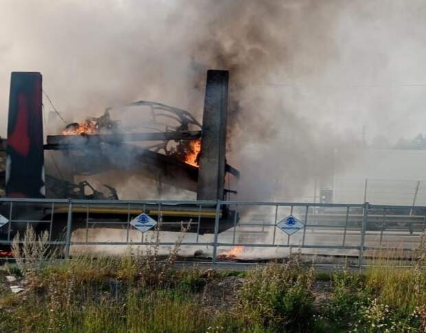 Во Владимирской области сгорели автовоз и семь гоночных багги