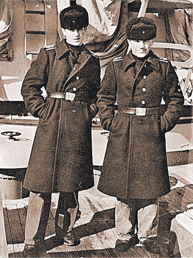 1976 год. Курсанты военно-морского училища Константин Сиденко (слева) и Сергей Кубынин. Первому суждено было стать адмиралом.  А второго после ЧП выжили с флота.