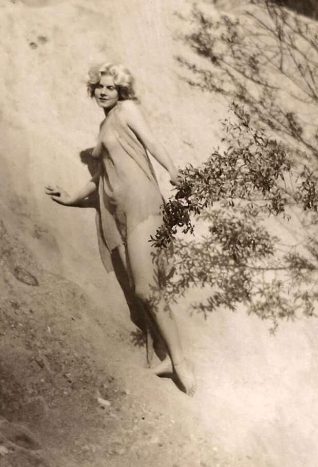 Jean Harlow Taken by Edwin Bower Hesser, 1929 (19).jpg Jean Harlow Taken by Edwin Bower Hesser, 1929 (19).jpg