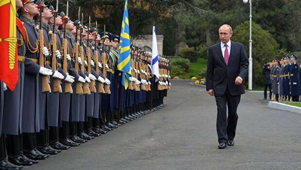 Президент РФ Владимир Путин во время поездки в Ялту. 18 ноября 2017 Президент РФ Владимир Путин во время поездки в Ялту. 18 ноября 2017