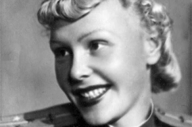 Ольга Лисикова - единственная в годы Второй Мировой войны женщина-командир крупнейших американских транспортных самолетов DC-3 (в СССР более известный под названием «Ли-2») и С-47
