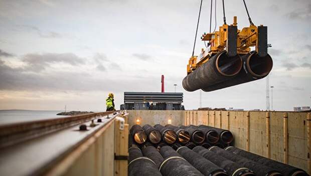 Трубы для строительства газопровода Северный поток - 2 в порту Мукран, Германия. Архивное фото