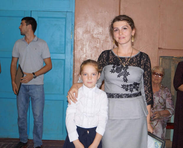 Милана с мамой на награждении в школе. Милана с мамой на награждении в школе.