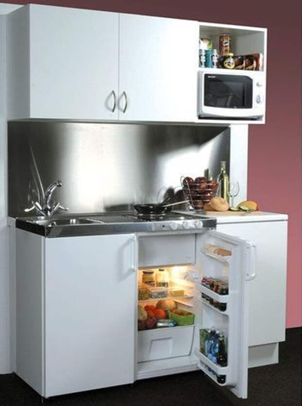 Супер-шкаф с раковиной, холодильником и микроволновкой идеален для малогабариной кухни