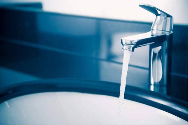 Влияние воды на организм человека: структура и строение воды, выполняемые функции, процент воды в организме, положительные и отрицательные стороны воздействия воды