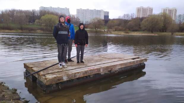 На Борисовских прудах спасли тонущего мужчину. Фото: пресс-служба Управления по ВАО Департамента ГО и ЧСПБ г. Москвы На Борисовских прудах спасли тонущего мужчину. Фото: пресс-служба Управления по ВАО Департамента ГО и ЧСПБ г. Москвы