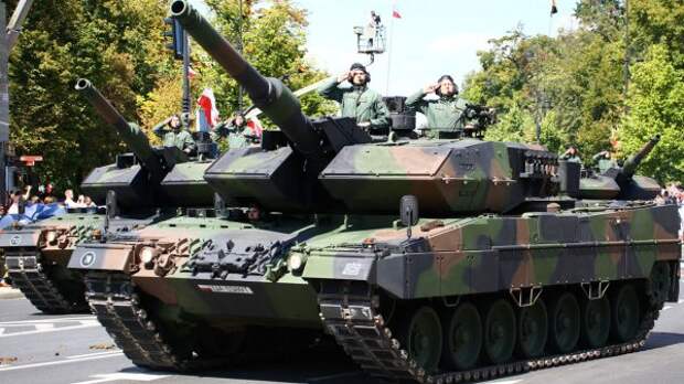 Танковая пушка у виска России
